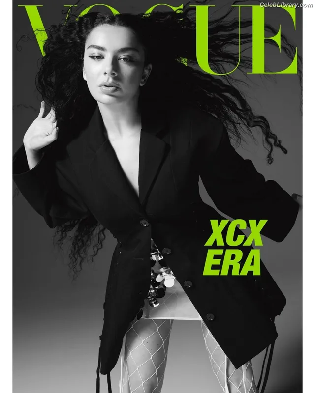 Charli XCX photo 2 of 2701