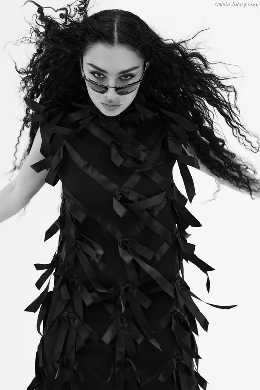 Charli XCX photo 4 of 2701