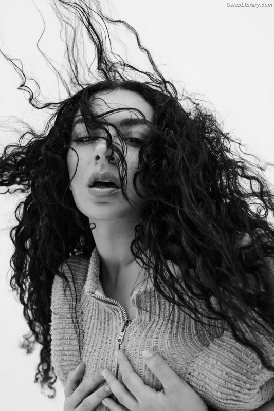 Charli XCX photo 5 of 2701