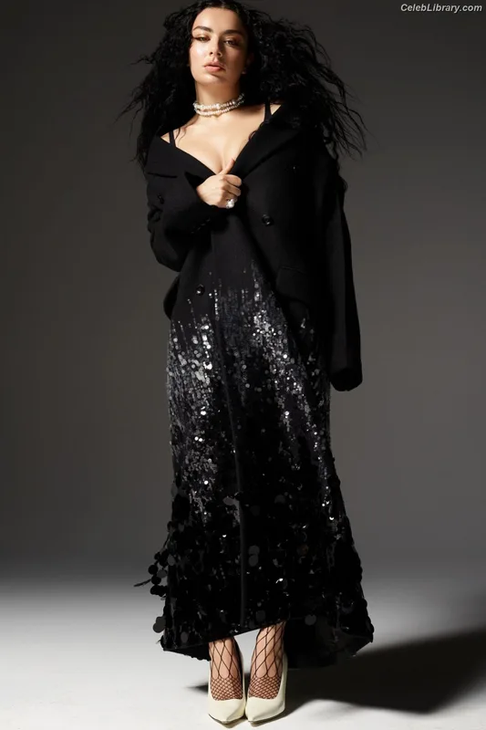 Charli XCX photo 6 of 2701