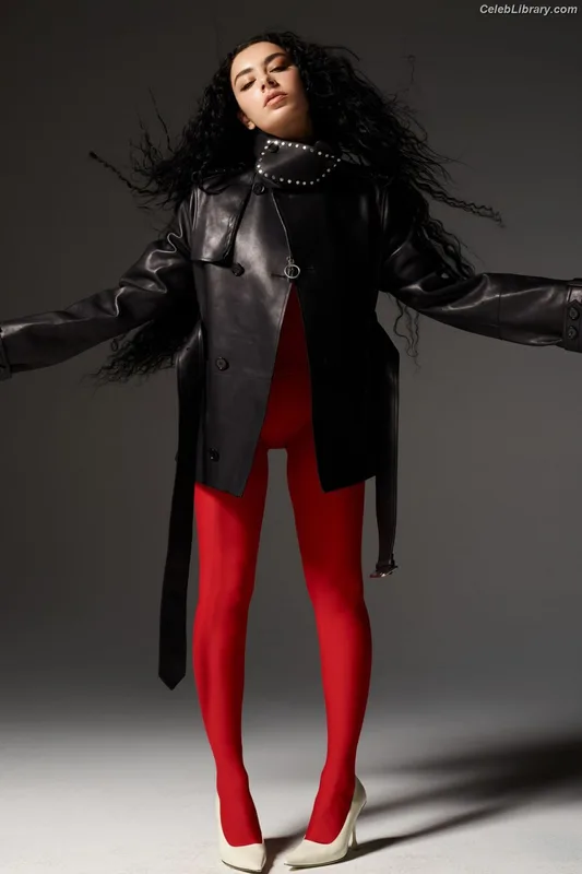 Charli XCX photo 8 of 2701