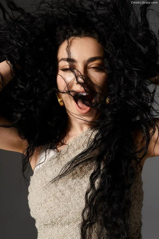 Charli XCX photo 9 of 2701