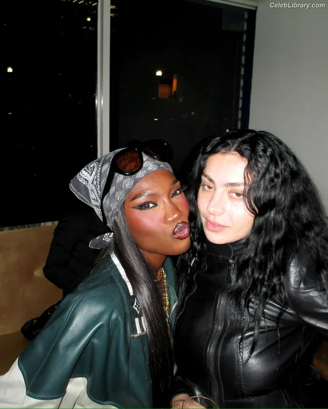 Charli XCX photo 17 of 2701