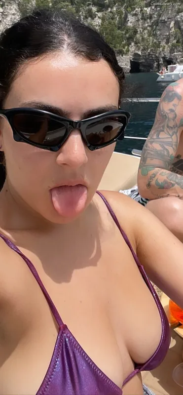 Charli XCX photo 4 of 2701