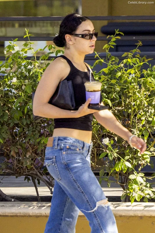 Charli XCX photo 5 of 2701