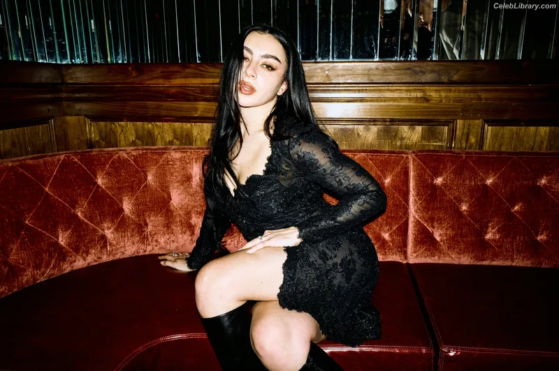 Charli XCX photo 17 of 2701