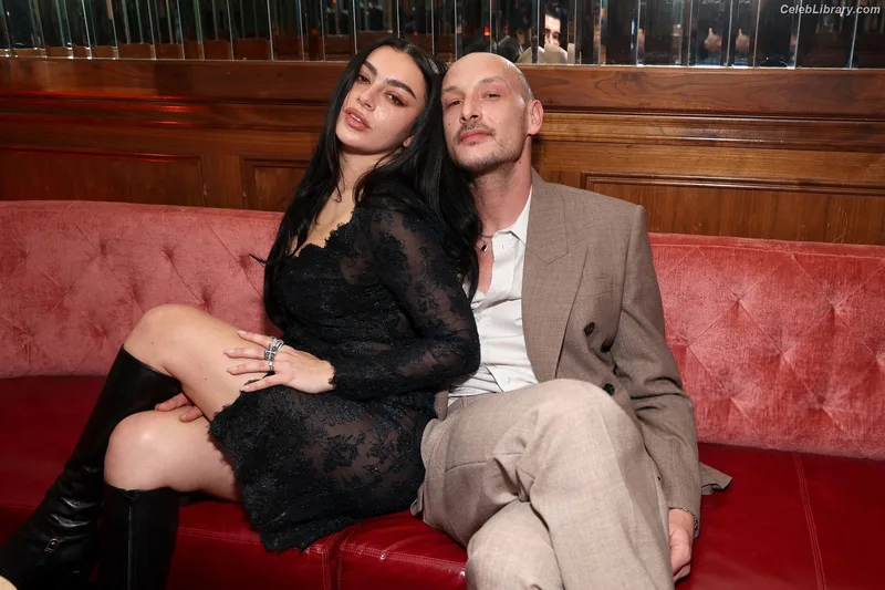 Charli XCX photo 19 of 2701