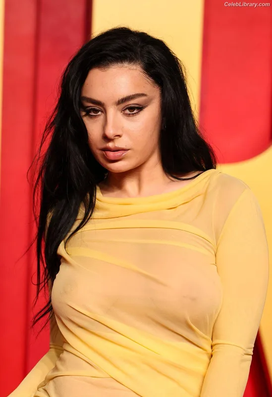 Charli XCX photo 7 of 2701