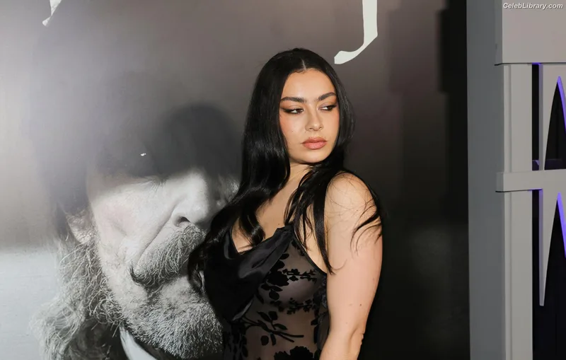 Charli XCX photo 9 of 2701