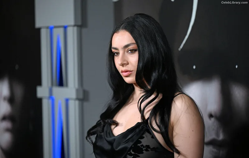Charli XCX photo 10 of 2701