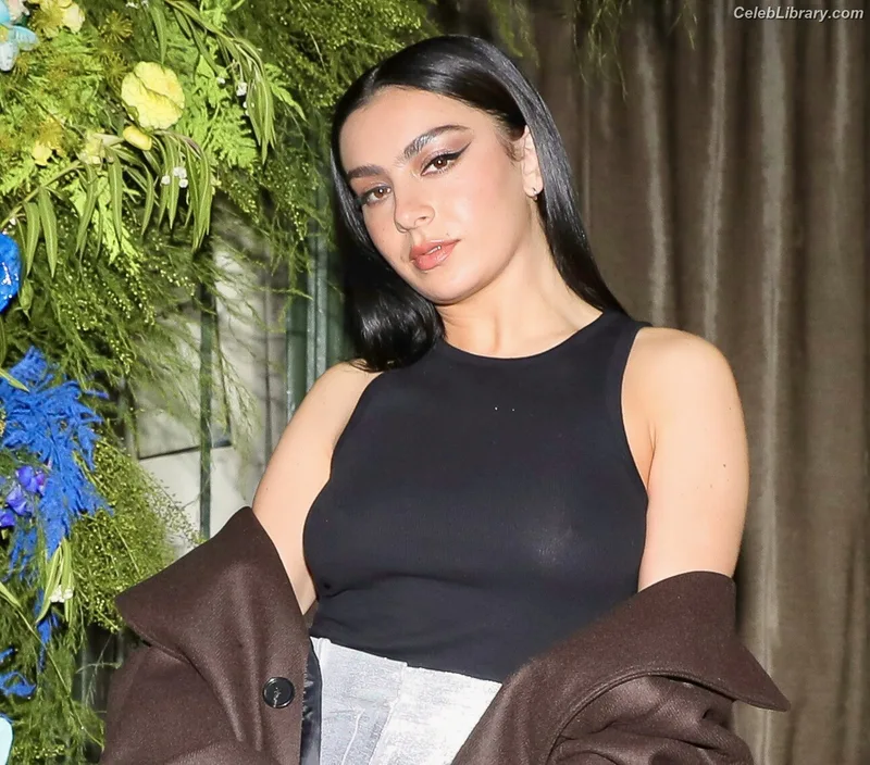 Charli XCX photo 12 of 2701