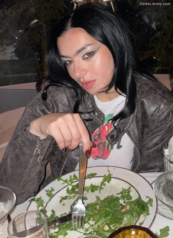 Charli XCX photo 15 of 2701