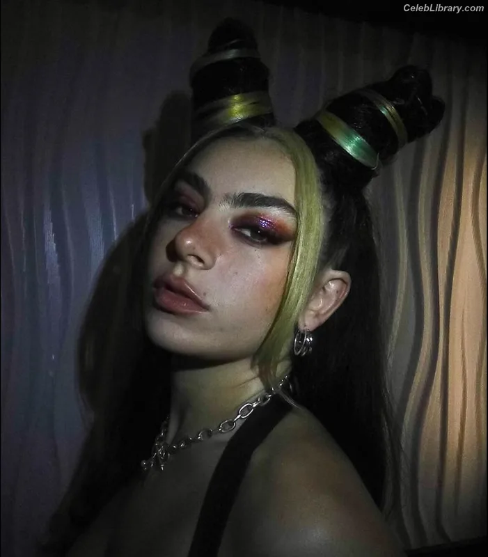 Charli XCX photo 16 of 2701
