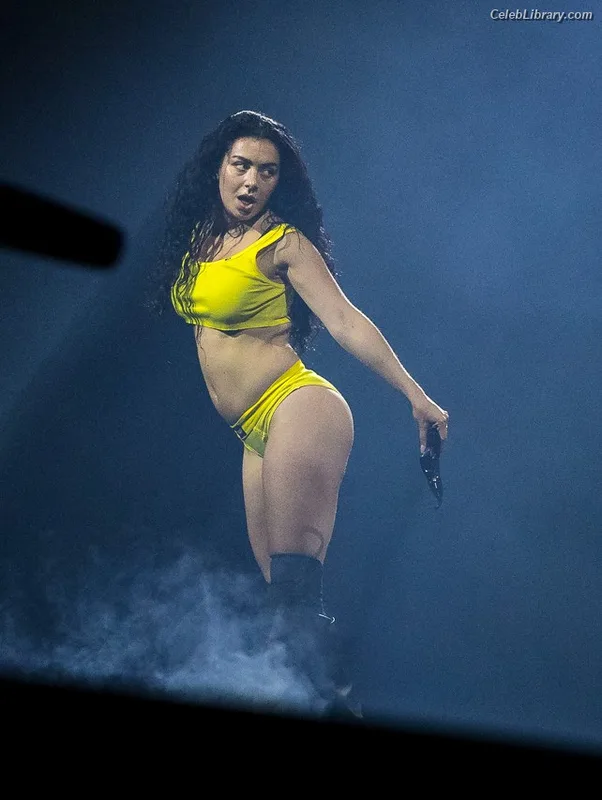 Charli XCX photo 19 of 2701