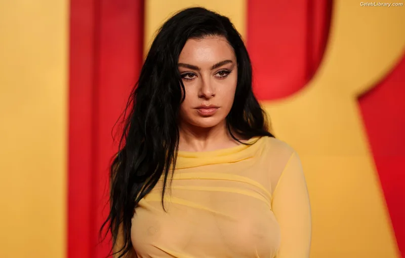 Charli XCX photo 23 of 2701