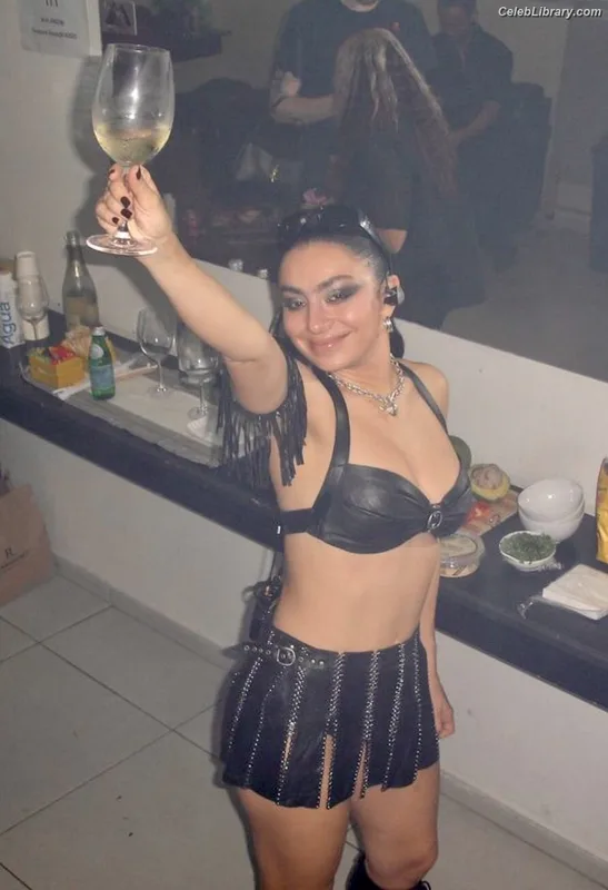 Charli XCX photo 9 of 2701