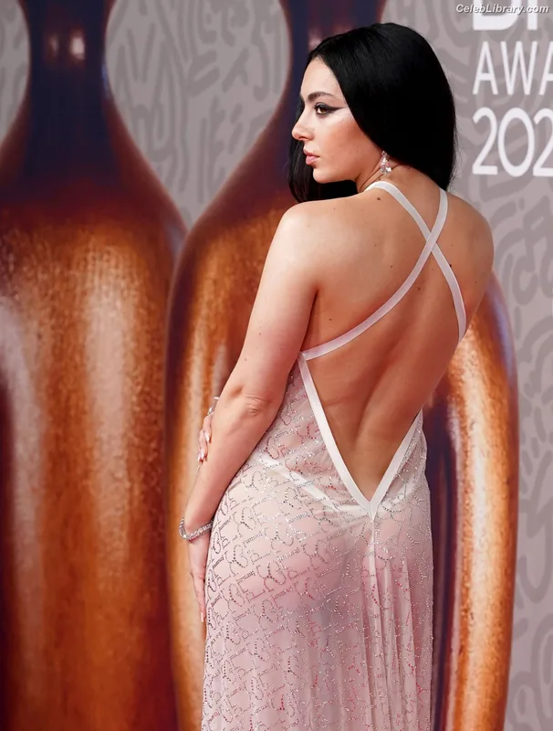 Charli XCX photo 16 of 2701