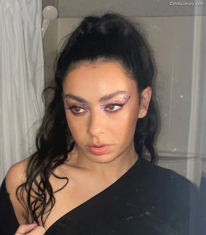 Charli XCX photo 17 of 2701