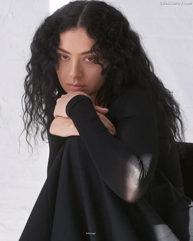 Charli XCX photo 20 of 2701