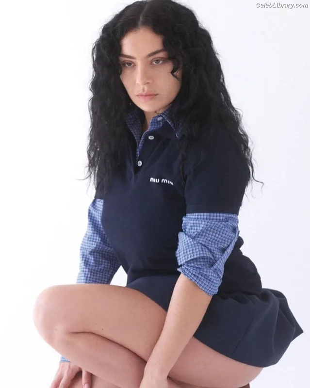 Charli XCX photo 23 of 2701