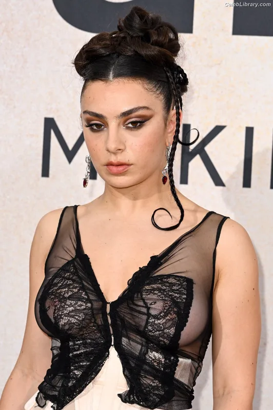 Charli XCX photo 12 of 2701