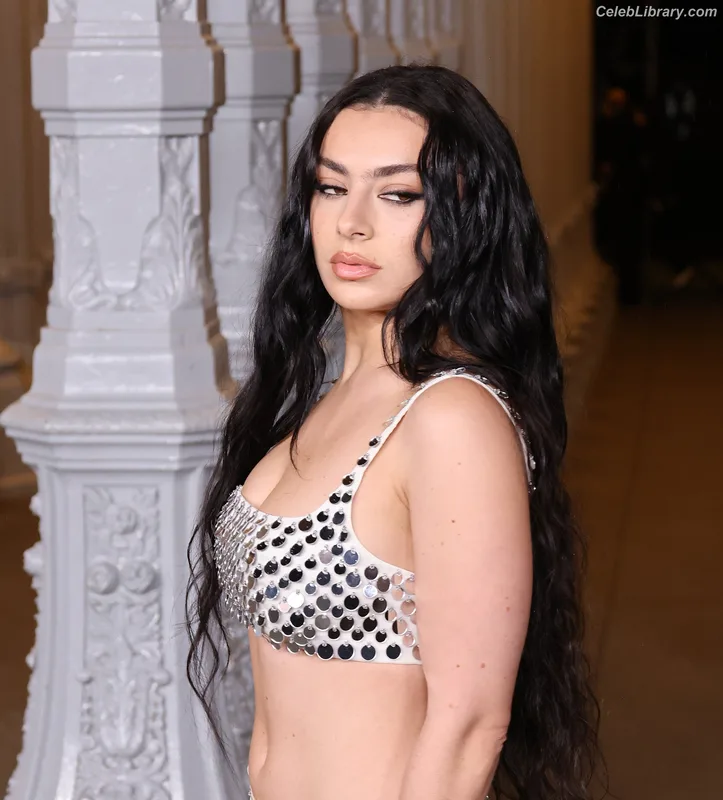 Charli XCX photo 7 of 2701