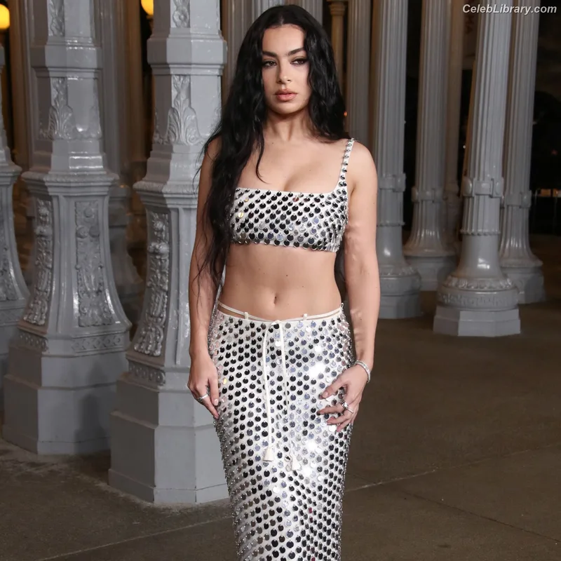 Charli XCX photo 9 of 2701