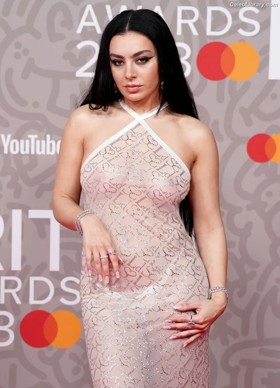 Charli XCX photo 18 of 2701
