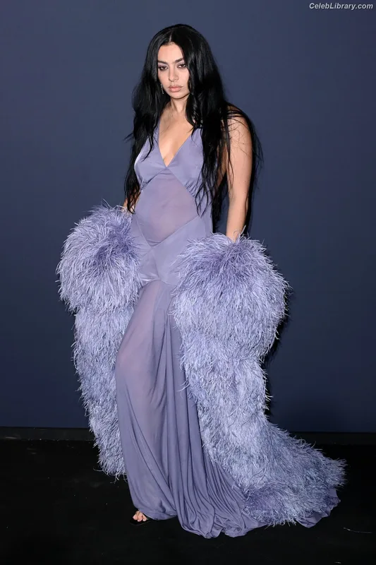 Charli XCX photo 23 of 2701