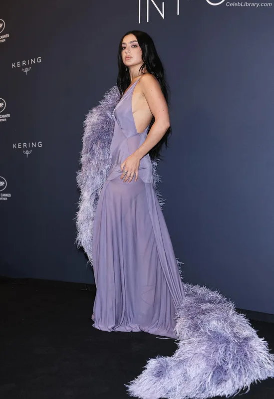 Charli XCX photo 3 of 2701