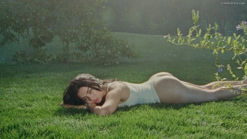Charli XCX photo 5 of 2701