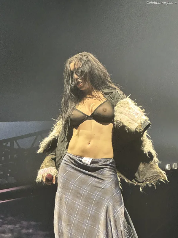 Charli XCX photo 7 of 2701