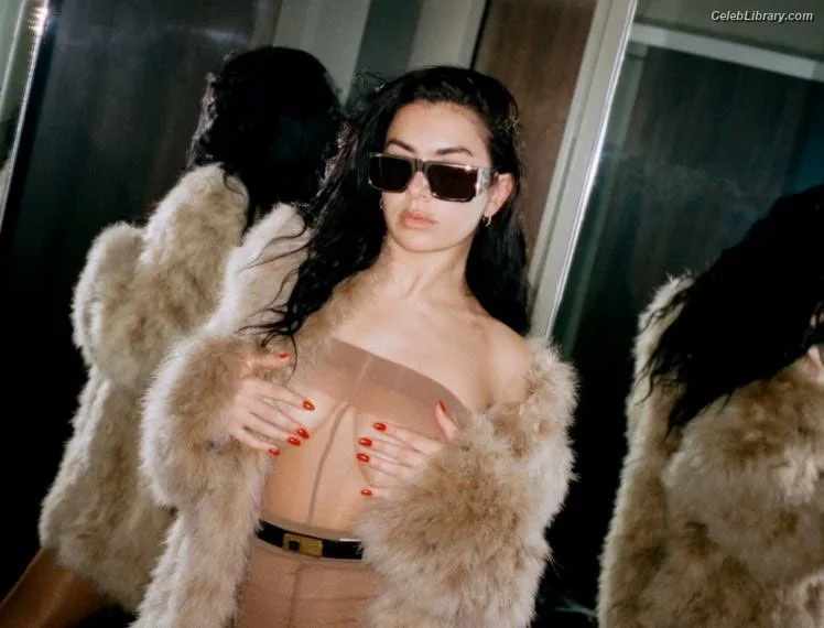 Charli XCX photo 9 of 2701