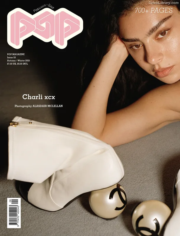 Charli XCX photo 2 of 2701