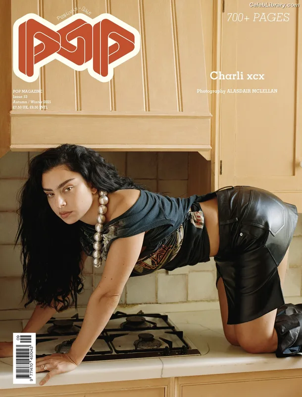 Charli XCX photo 3 of 2701