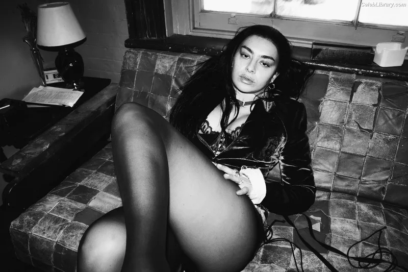 Charli XCX photo 22 of 2701