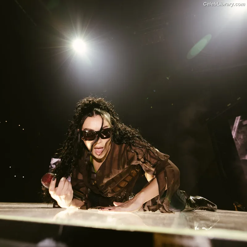 Charli XCX photo 5 of 2701