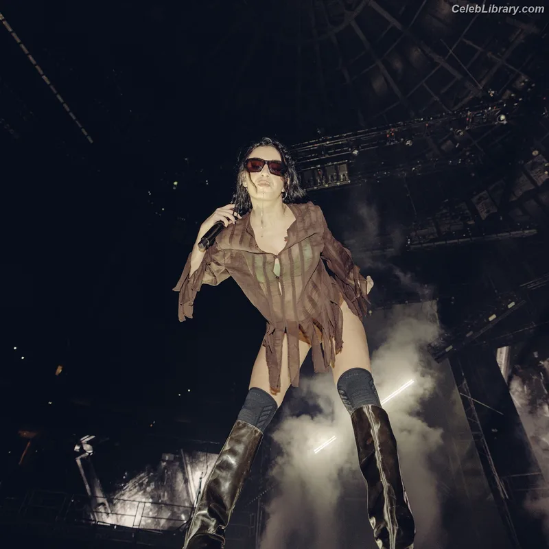 Charli XCX photo 6 of 2701