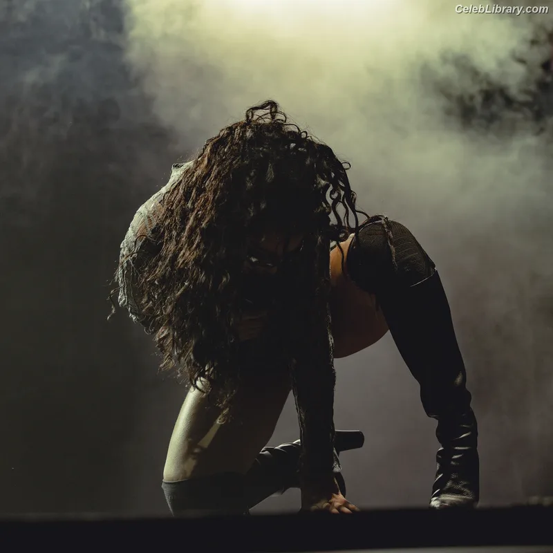 Charli XCX photo 7 of 2701