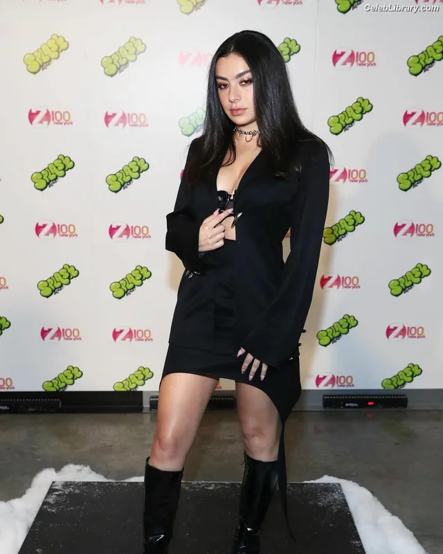 Charli XCX photo 12 of 2701