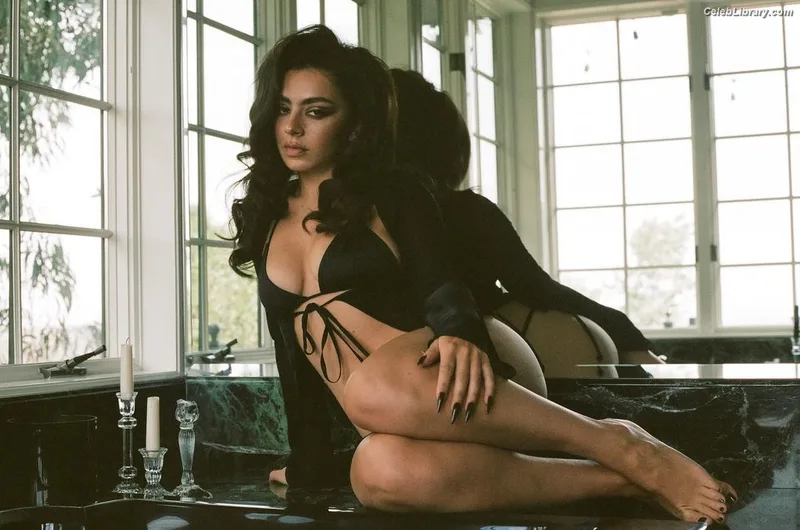 Charli XCX photo 2 of 2701