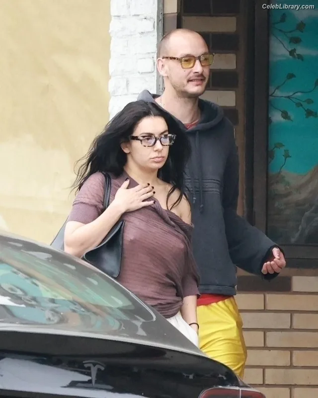 Charli XCX photo 4 of 2701
