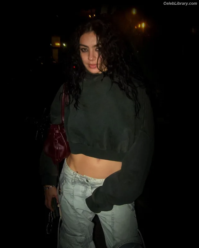 Charli XCX photo 6 of 2701