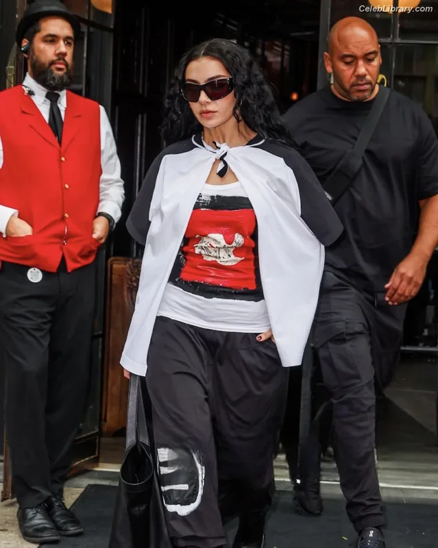 Charli XCX photo 7 of 2701