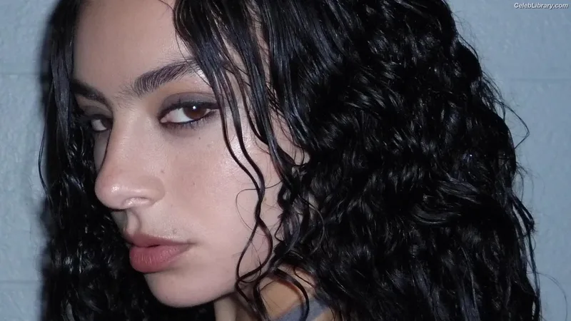 Charli XCX photo 8 of 2701