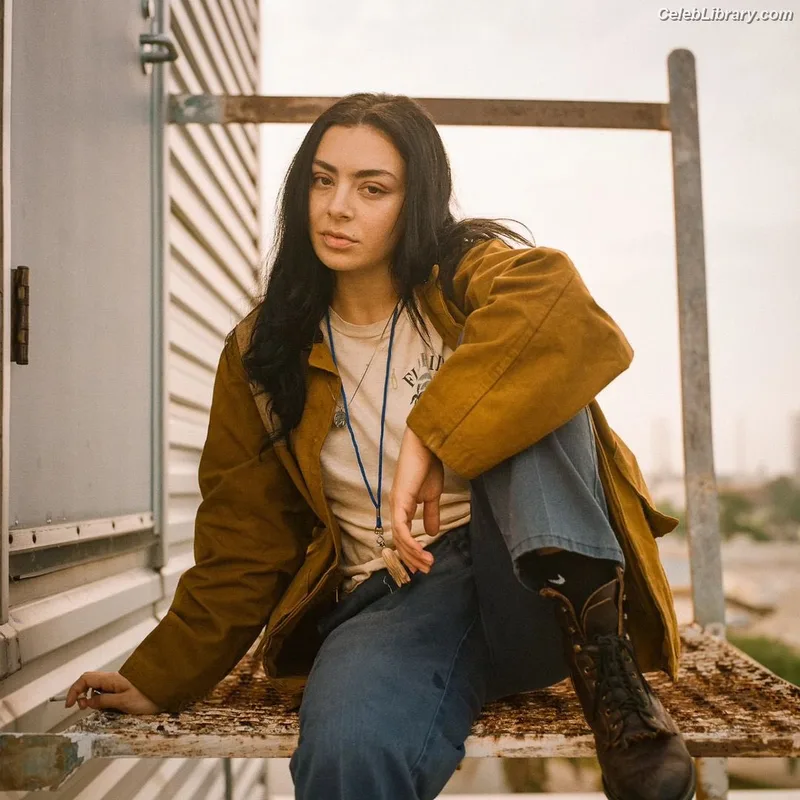 Charli XCX photo 9 of 2701