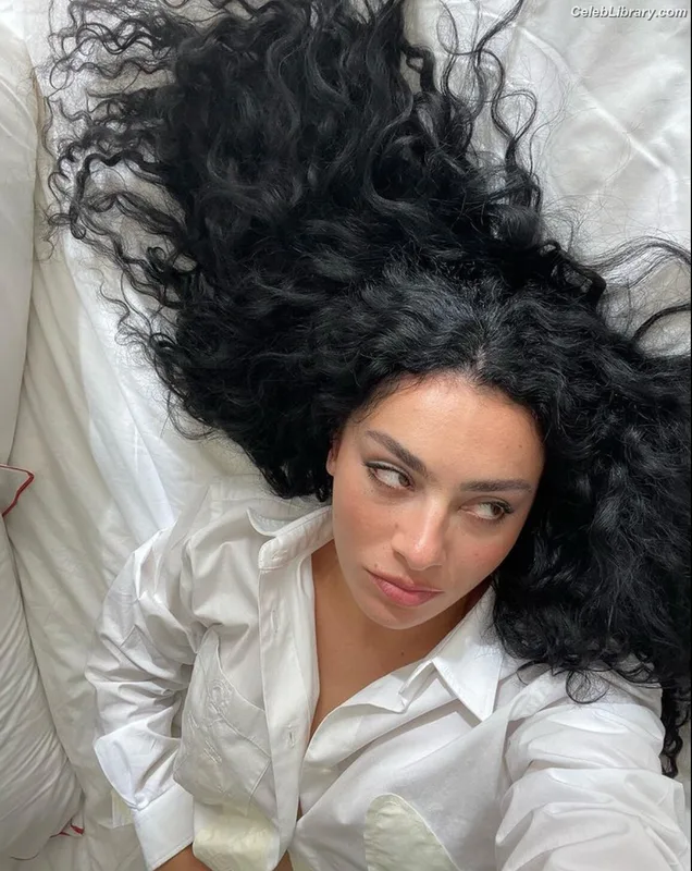 Charli XCX photo 21 of 2701