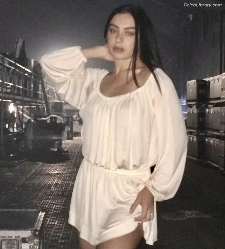 Charli XCX photo 24 of 2701
