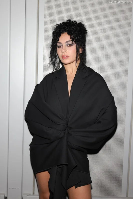 Charli XCX photo 4 of 2701