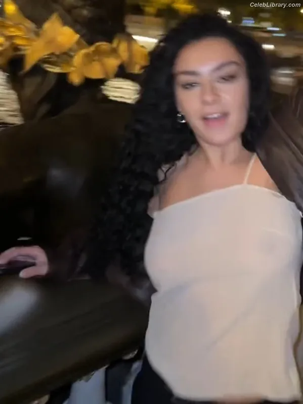 Charli XCX photo 8 of 2701
